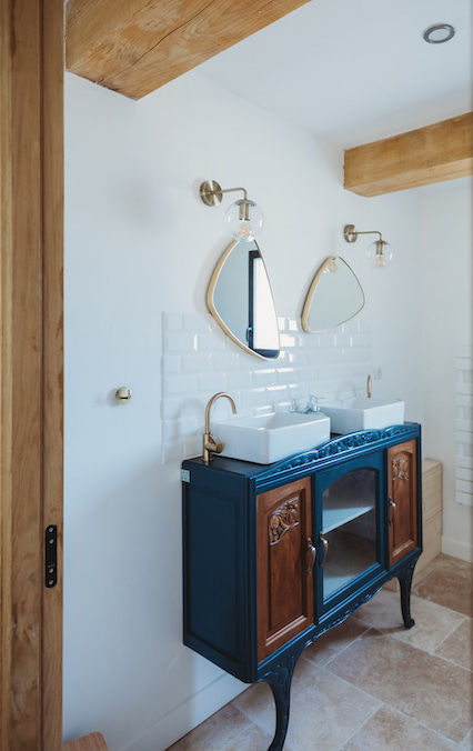 découvrez comment transformer vos meubles en pièces uniques et design grâce à nos astuces créatives et contemporaines. inspirez-vous et redonnez vie à votre intérieur avec des idées originales de transformation de meubles.